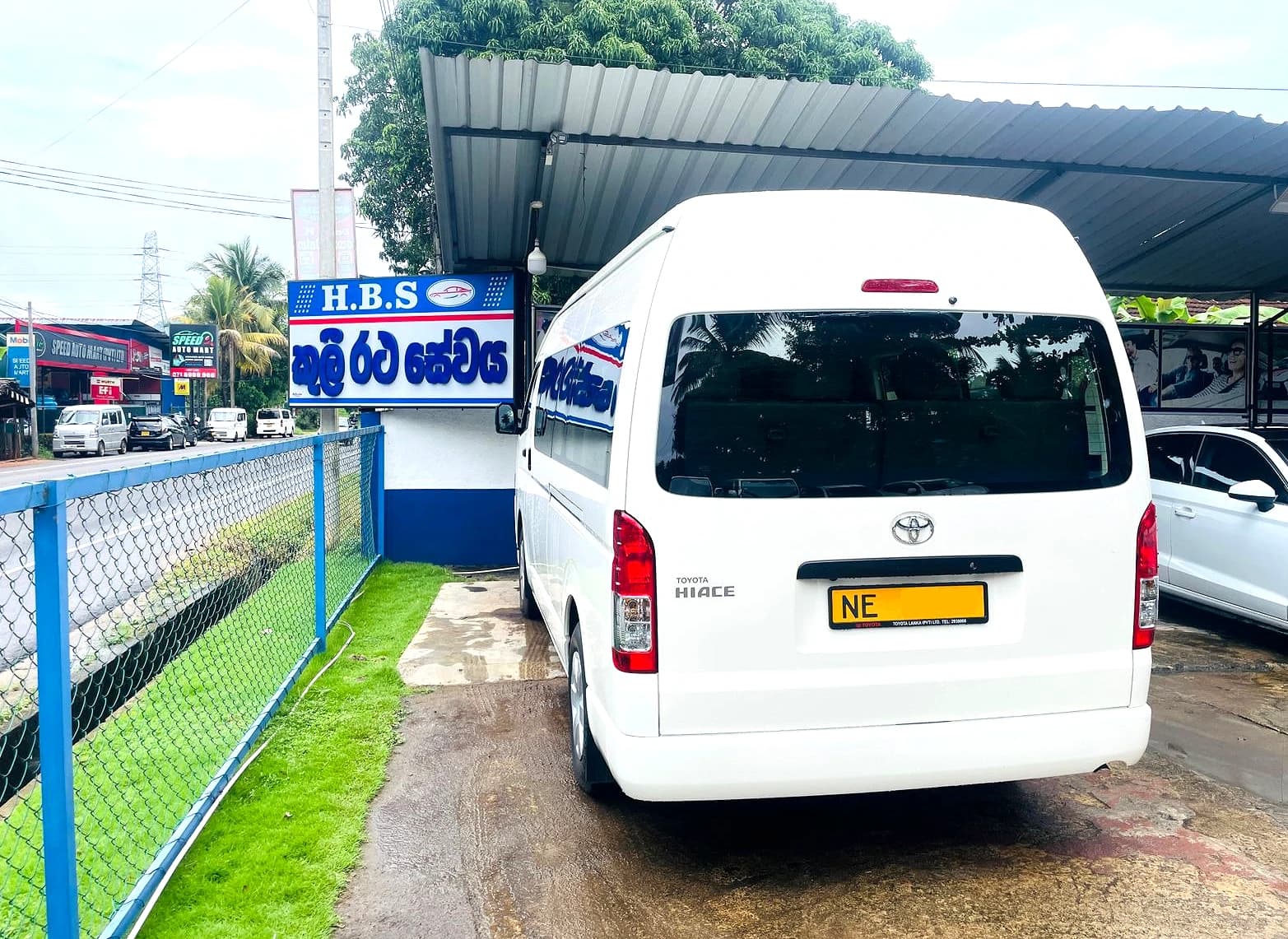 TOYOTA HIACE KDH HIGHROOF 2025 - photo 2 of 6