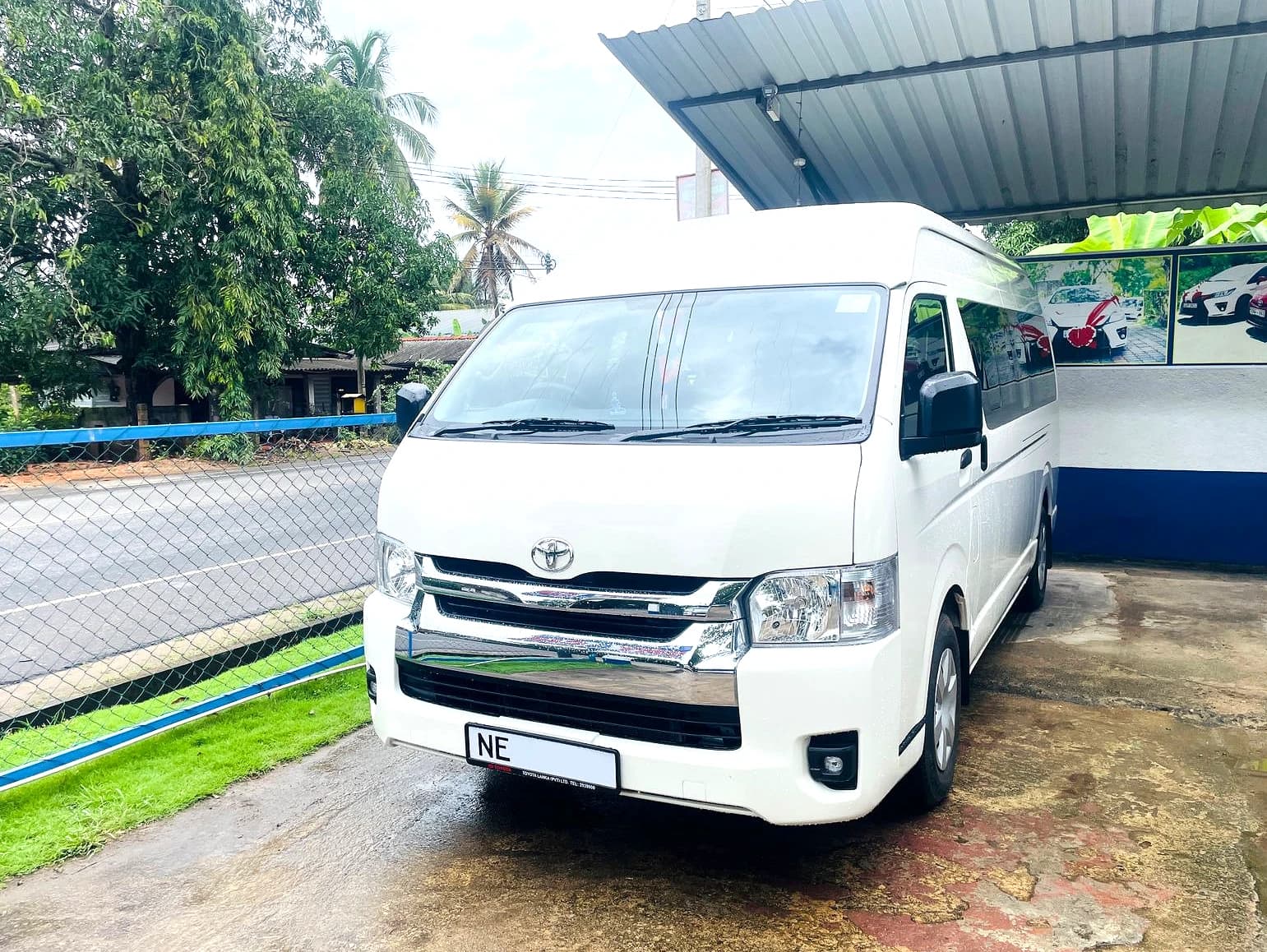 TOYOTA HIACE KDH HIGHROOF 2025 - photo 1 of 6