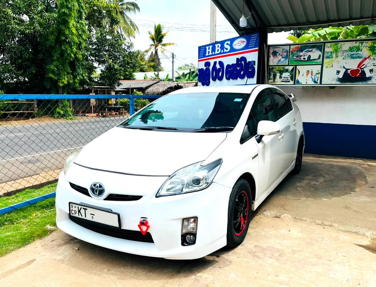 TOYOTA PRIUS - slide 1