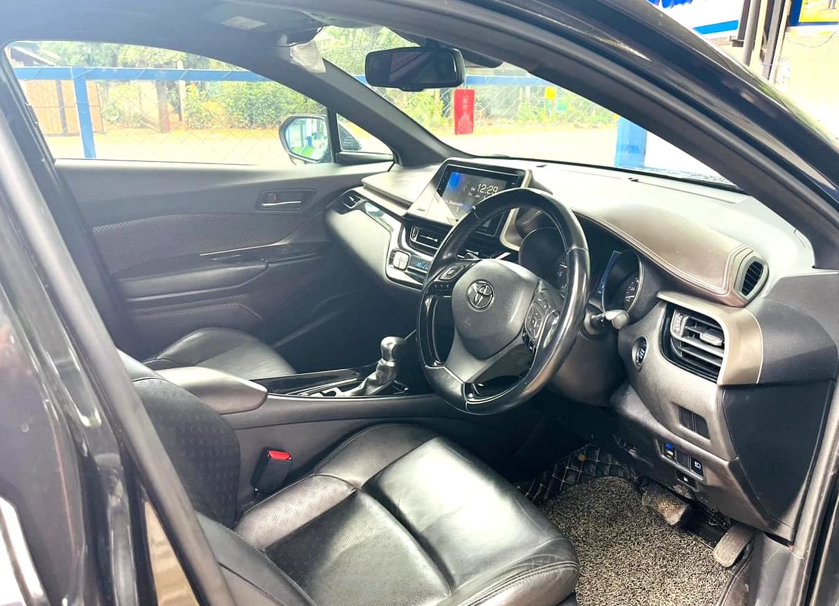 TOYOTA CHR - photo 5 of 6