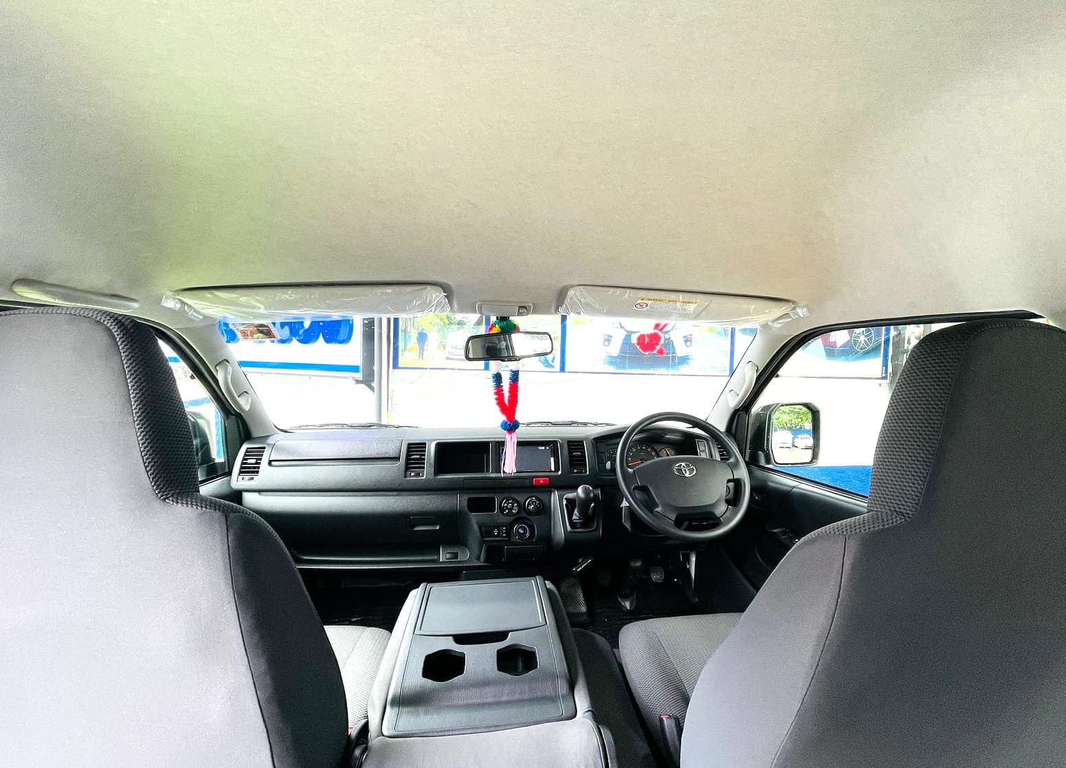 TOYOTA HIACE KDH HIGHROOF 2025 - photo 4 of 6
