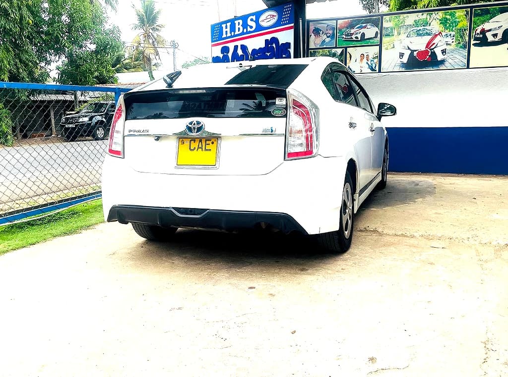 TOYOTA PRIUS - photo 3 of 5