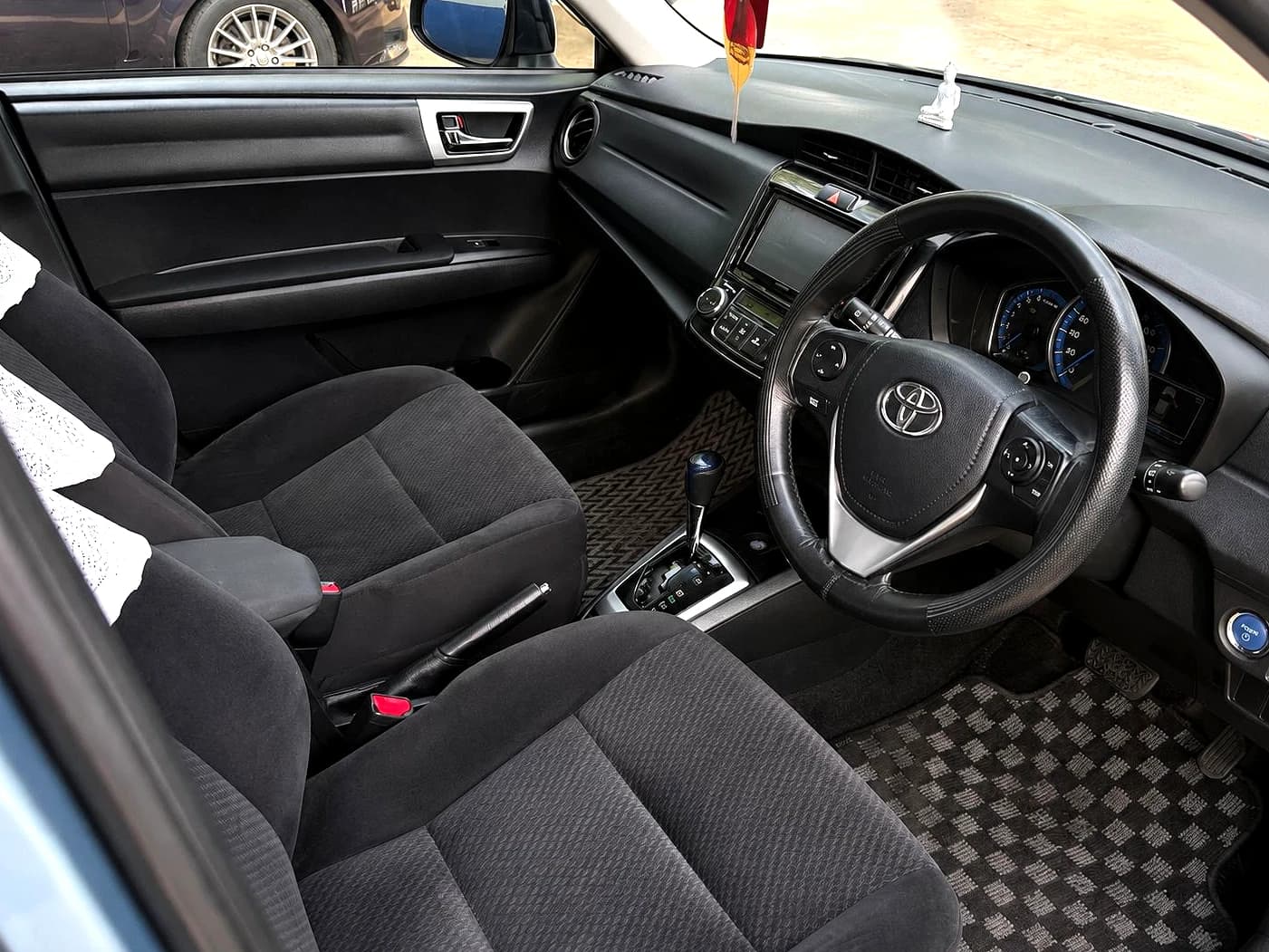 TOYOTA AXIO - photo 4 of 5