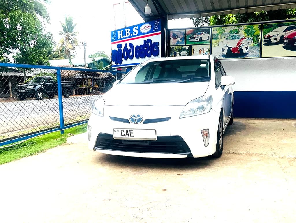 TOYOTA PRIUS - photo 1 of 5