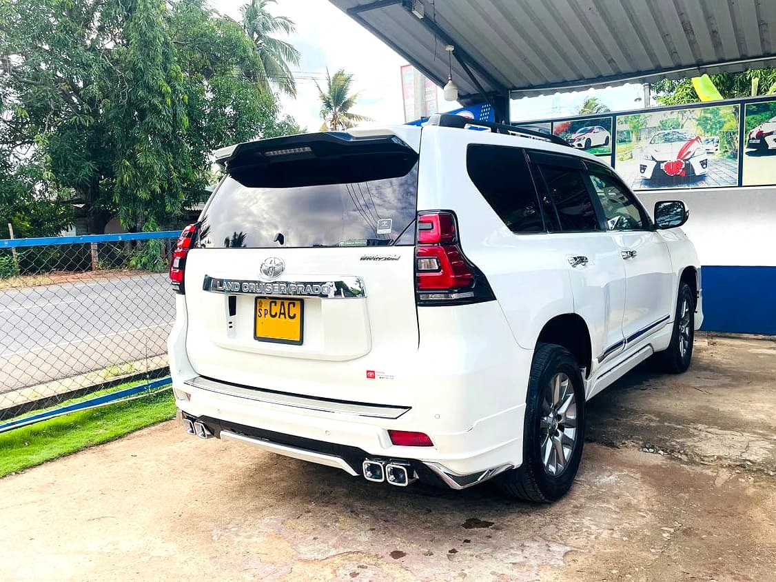 Toyota Land Cruiser Prado - photo 3 of 7