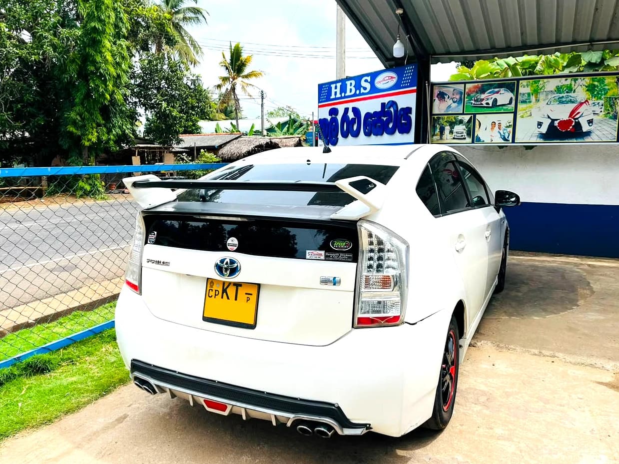 TOYOTA PRIUS - slide 3