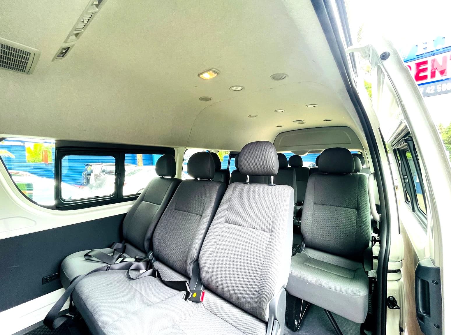 TOYOTA HIACE KDH HIGHROOF 2025 - photo 6 of 6