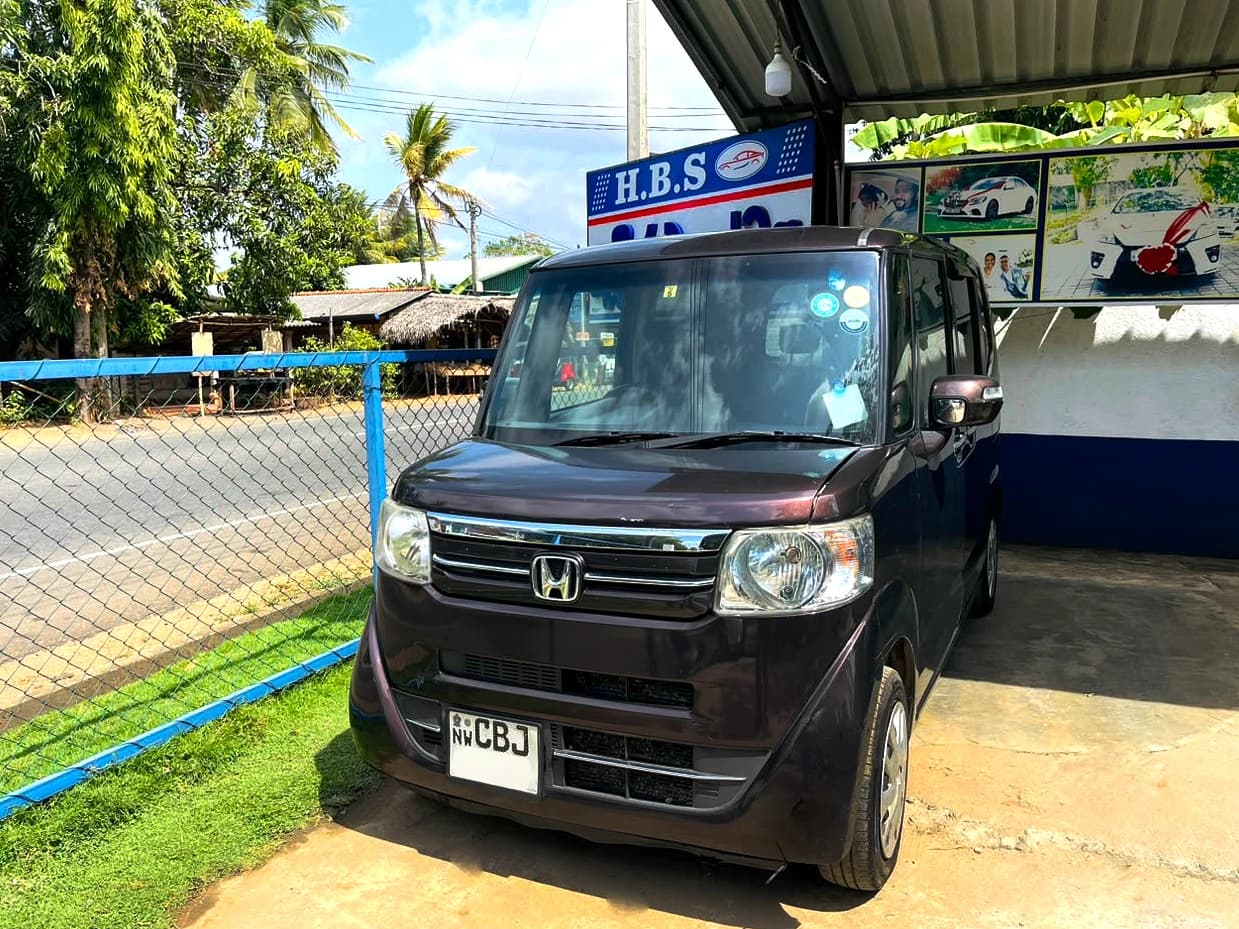 HONDA N BOX - slide 1