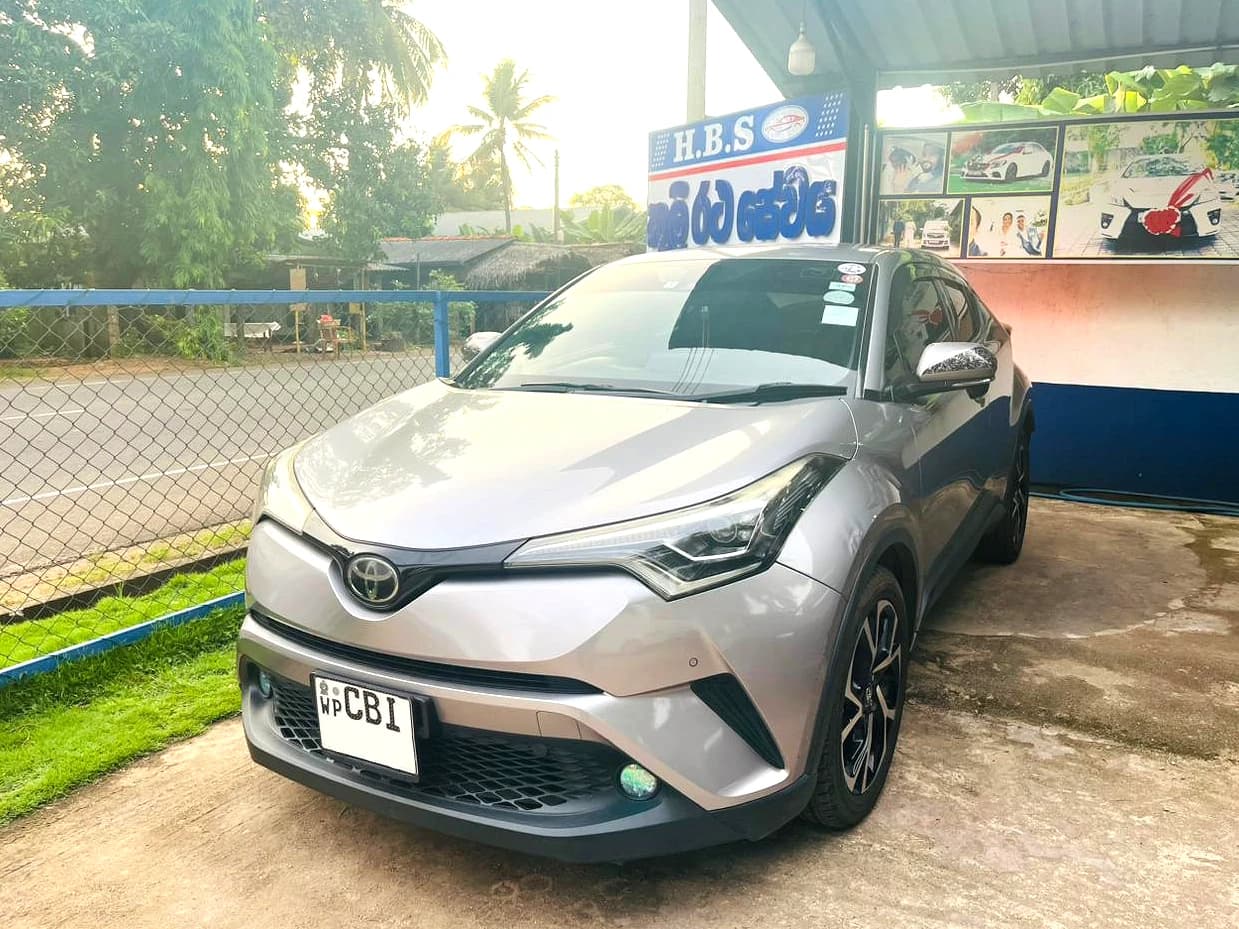 TOYOTA CHR - photo 1 of 5