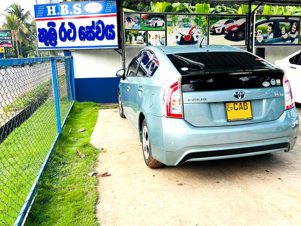 PRIUS - photo 2 of 5
