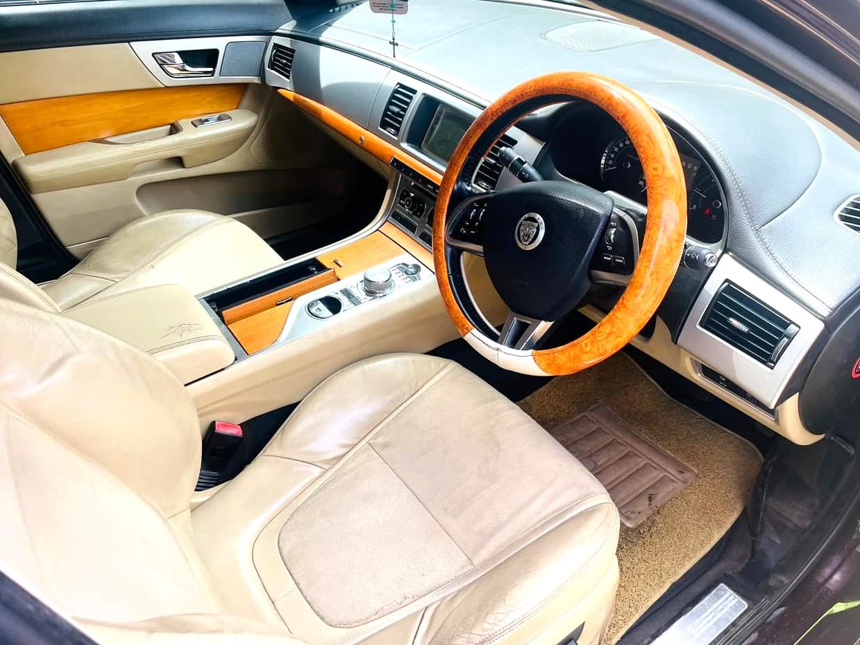 JAGUAR XF - photo 4 of 5