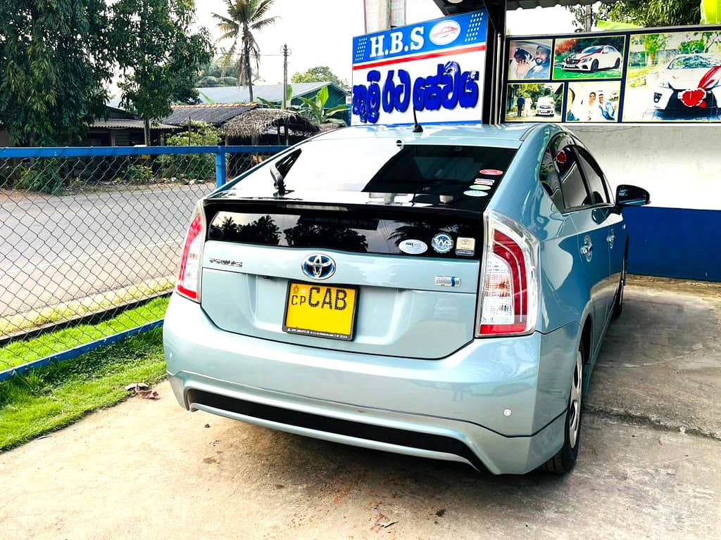 PRIUS - photo 3 of 5
