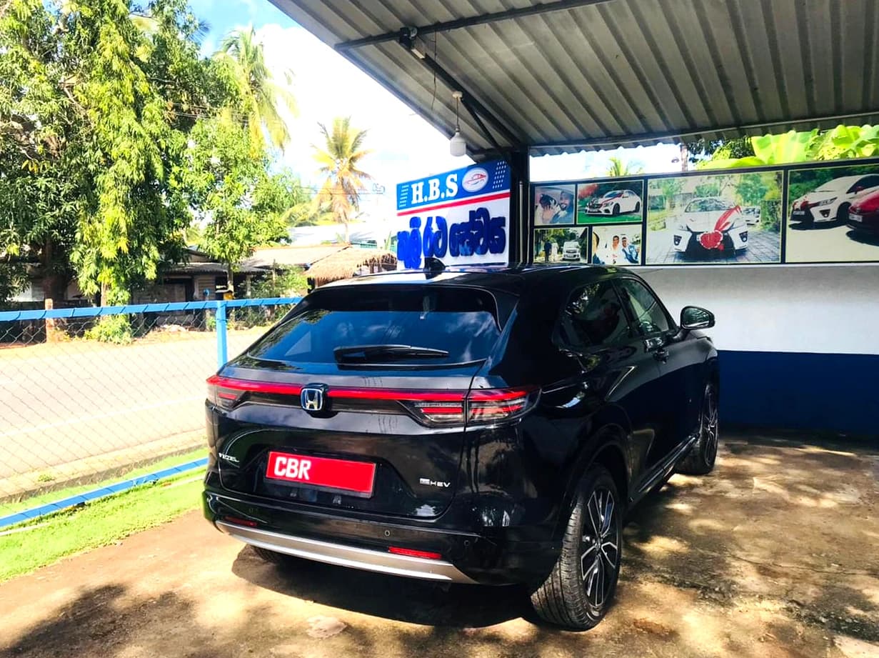 HONDA VEZEL - photo 2 of 6