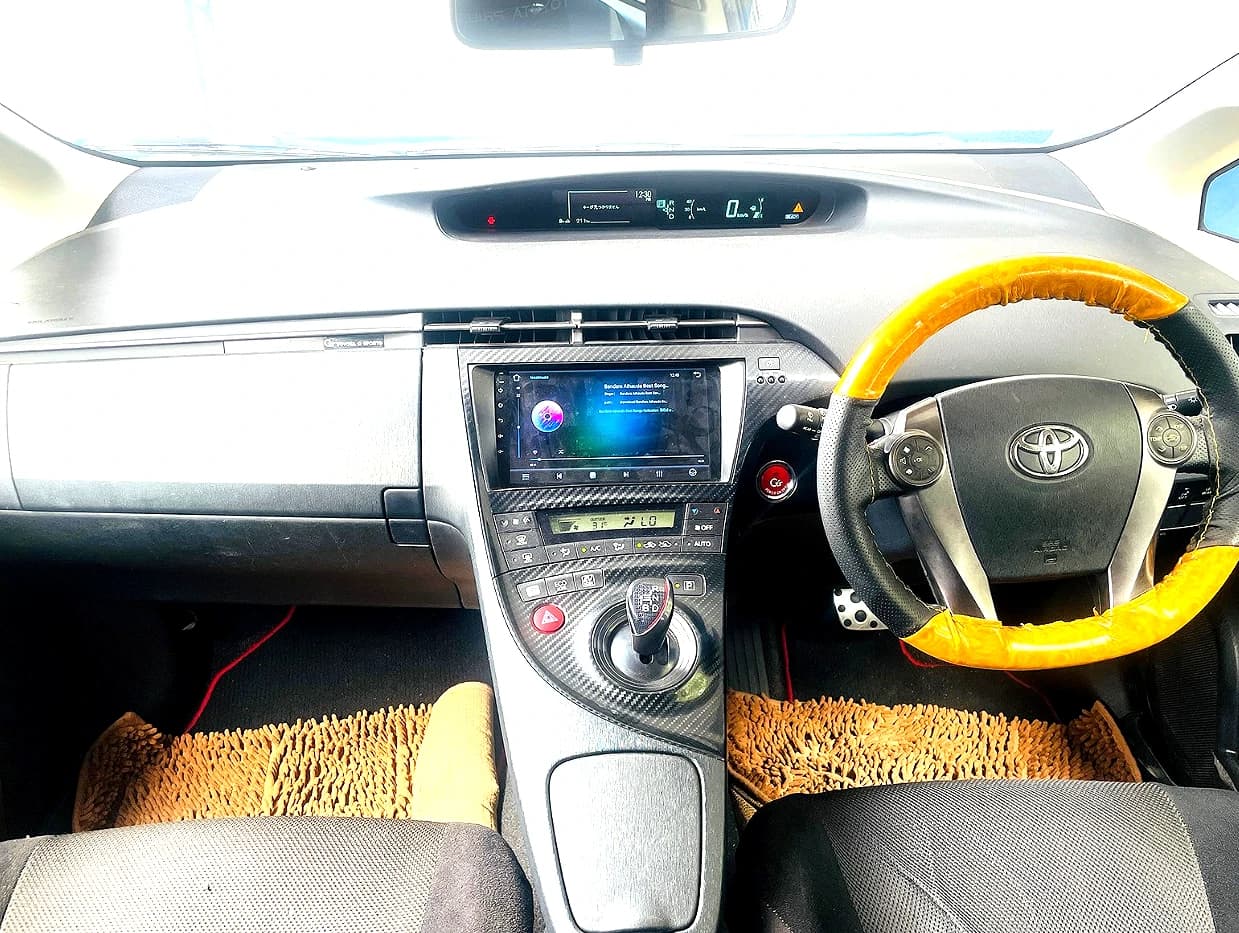 TOYOTA PRIUS G SPORT - photo 4 of 5