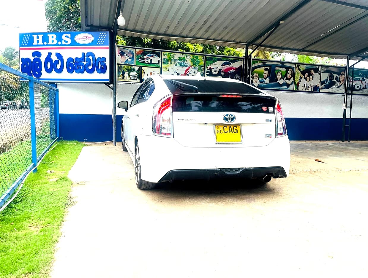 TOYOTA PRIUS G SPORT - photo 2 of 5